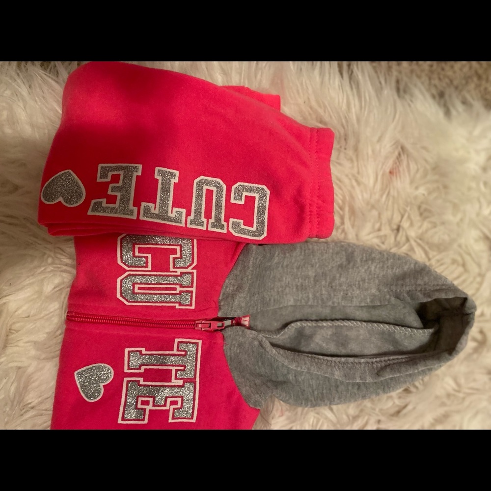 Cuttie   jogging  set size   24 months.